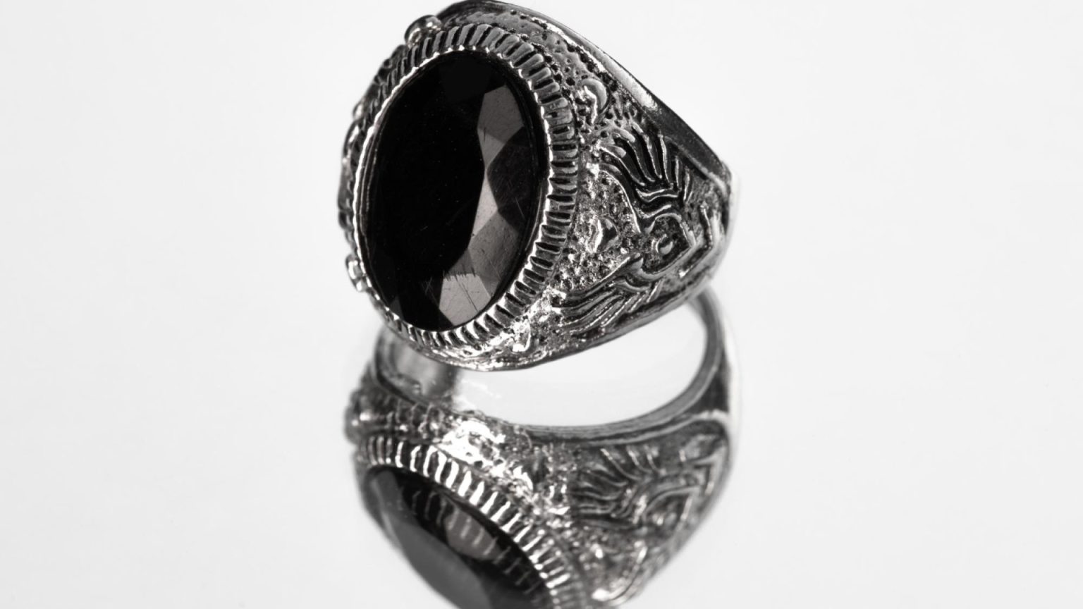 Chevalière pour homme : comment trouver le modèle qui vous correspond ?