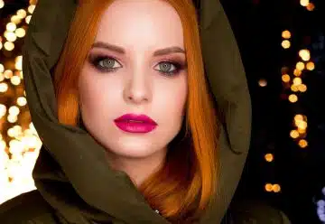 Rousse aux yeux verts : la magie de la génétique !