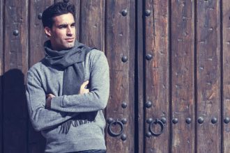 Sweat sans capuche : confort et élégance au quotidien